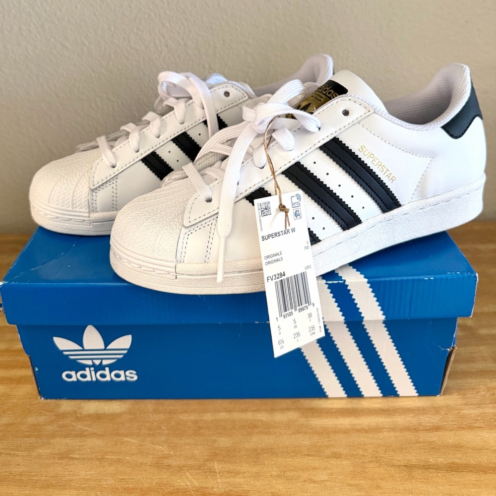 Adidas Black Superstar Low-Top Sneakers Women’s 6.5 *NEW*